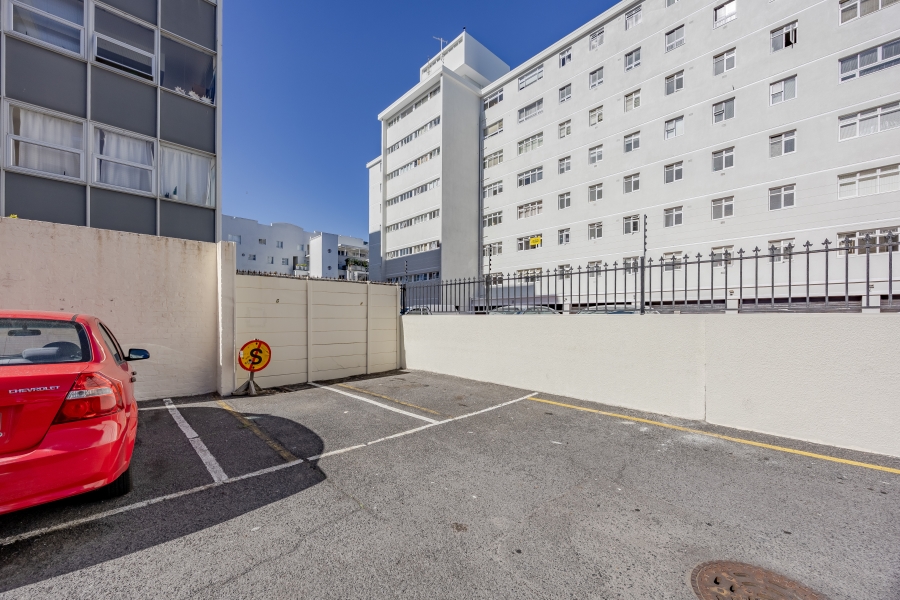 1 Bedroom Property for Sale in Sea Point Western Cape